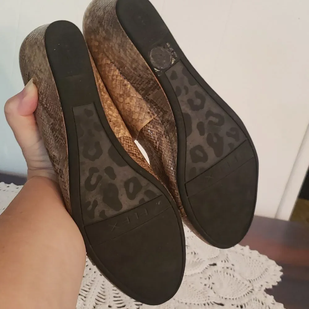 Life Stride Landeo Tan Brown Snakeskin Pattern Comfort Flex Wedges Sz 9.5